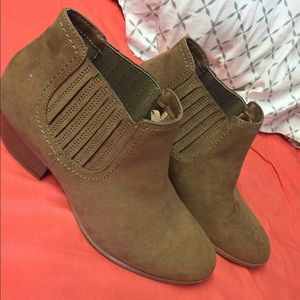 American Eagle booties